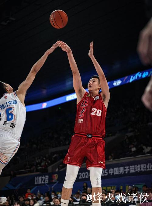 翟晓川全场出战18分钟，投篮3中1得到4分6篮板